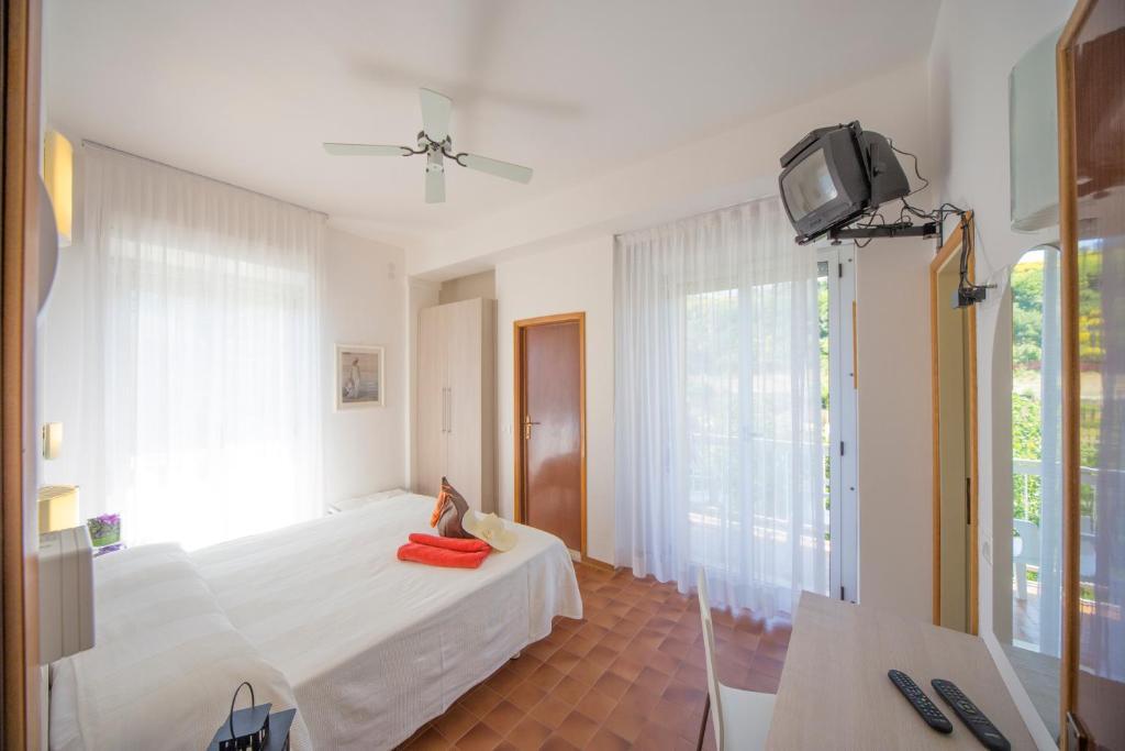 Hotel Adler Gabicce Mare Room photo