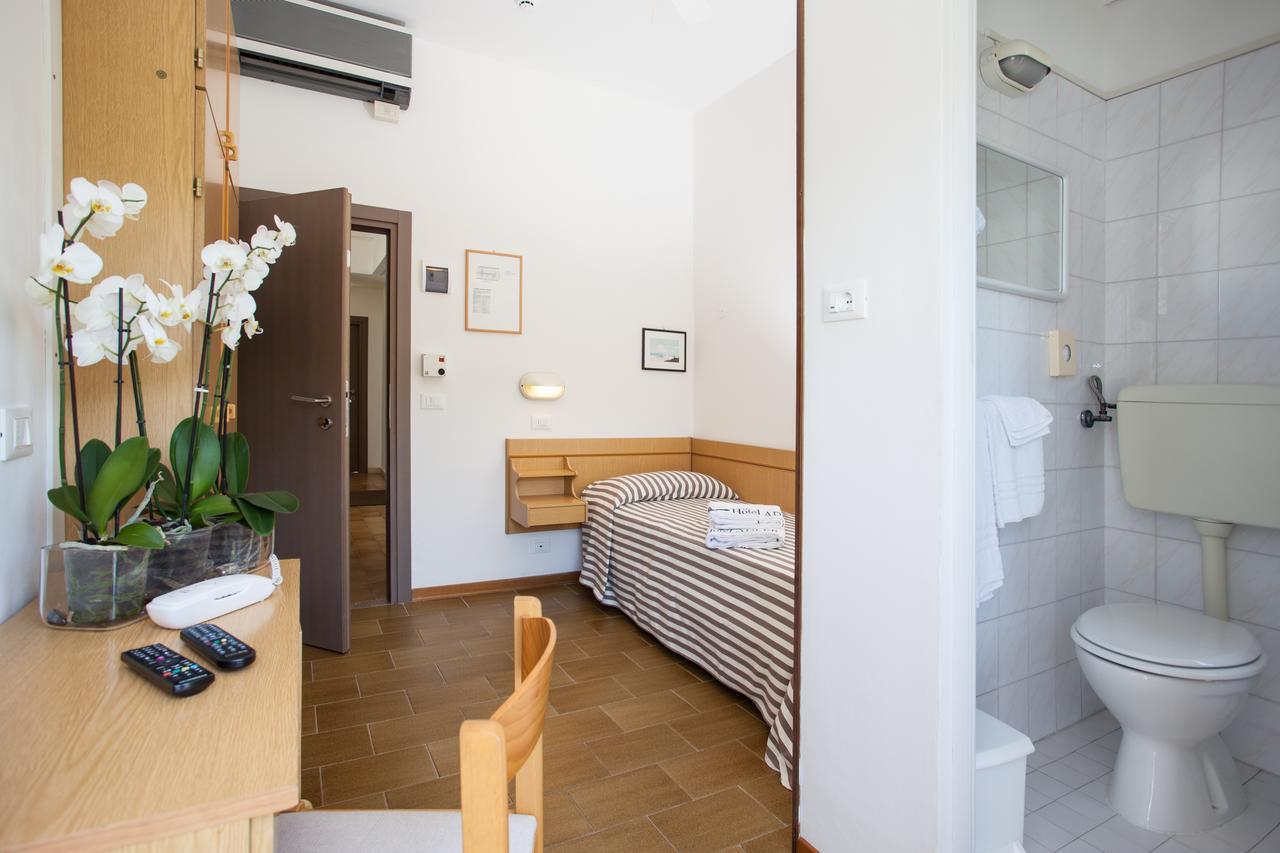 Hotel Adler Gabicce Mare Exterior photo